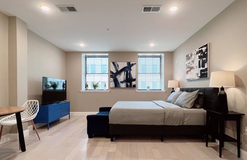 Logan Square Apartment | 仙粉黛 | Zinfandel Studio at City Hall