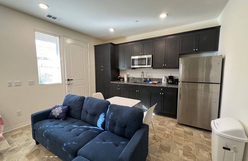 Jurupa Valley Apartment | 全新一室一厅可简餐可洗衣服