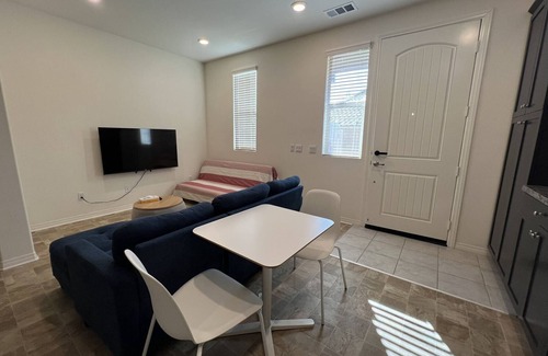 Jurupa Valley Apartment | 全新一室一厅可简餐可洗衣服