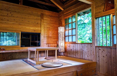 Motobu House | 【別邸 山猫】やんばるの隠れ家宿-１組限定