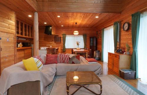 Oshino House | 忍野しょうらい山荘