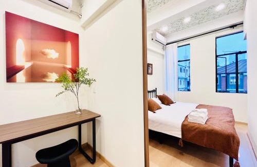 Shanghai Apartment | 梧舍壹号 外滩百年公寓B&B -Riverside Grace Suites on the bund and metro station