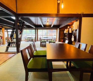 Tsuwano-cho Apartment | 泊まれるカフェ龍さん家