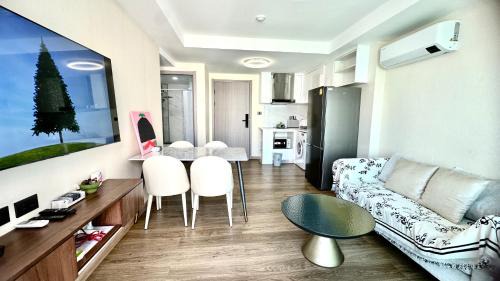 Chiang Mai Apartment | 清迈一号公寓泳池环绕