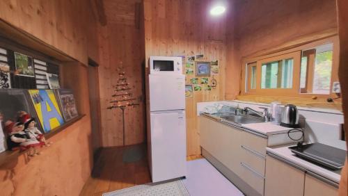 Eumseong House | 숲속 작은 황토집