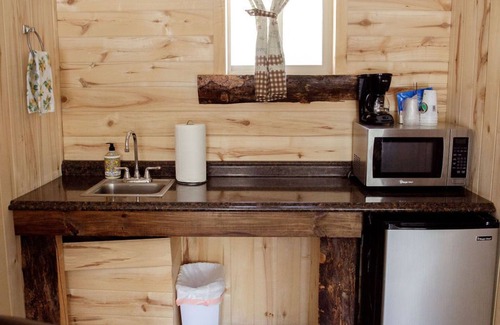 Sevier Apartment | 0126) Candy Suite 126