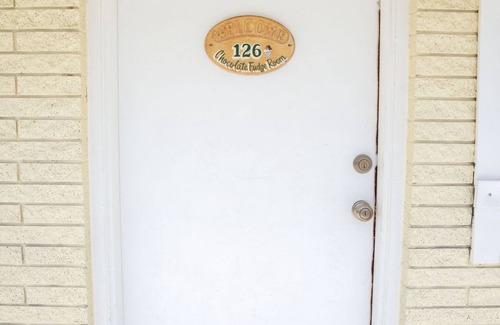Sevier Apartment | 0126) Candy Suite 126