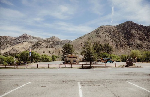 Sevier Apartment | 0132) Candy Suite 132
