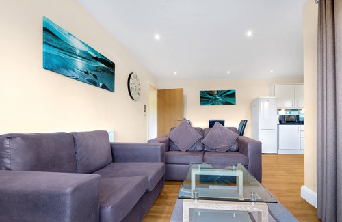 Stanwell Apartment | 02 - London Heathrow Living Serviced Apartments by Ferndale - Apt 02