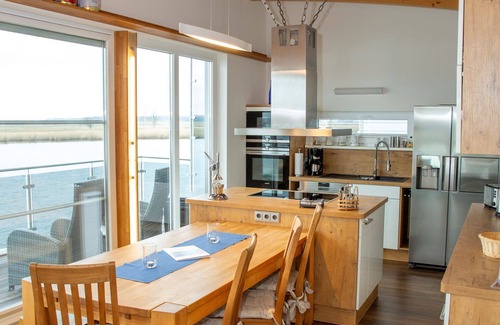 Kroeslin Boat Rental | 03. floating houses (105 m²) Hero - Floating house no. 7 with fireplace and pet