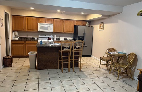 Lorain Apartment | #05 Charming 2-bedroom apartment in Lorain with AC, WiFi