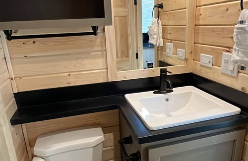 Valle Cabin | 060B Grand Canyon Chalet near South Rim King Bed