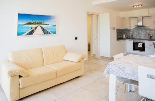 Casarza Ligure Apartment | 066 - VILLA LETIZIA, Elegante 3 PISCINA e Natura, 10 minuti da MARE e SPIAGGIE