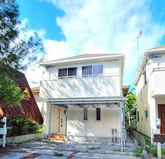 Nakama Villa | 1日1組様限定!美しいビーチまで徒歩6分の一棟貸し切り宿『一花』