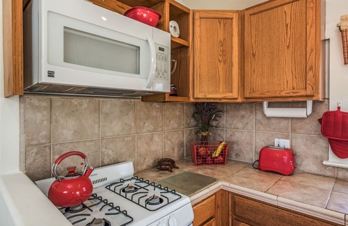 South Redondo Cottage | 1 1/2 blocks to the Beach