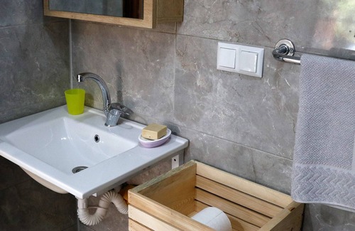 Datca City Center Apartment | 1+1 Bahçeli, deniz ve şehir manzaralı daire