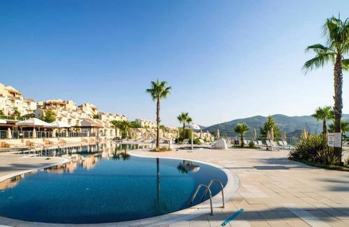 Sogucak House | 1+1 Flat with Communal Pool in Kusadasi-Awz142