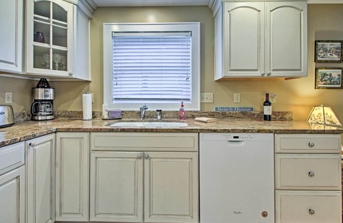 Kennebunk House | 1/2 Mi to Beach: Lovely Guesthouse in Kennebunk!