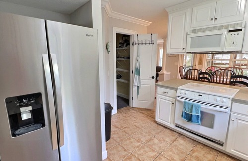 Demere Park House | 1/2 mile to the beach, private pool, dog friendly, and a park!