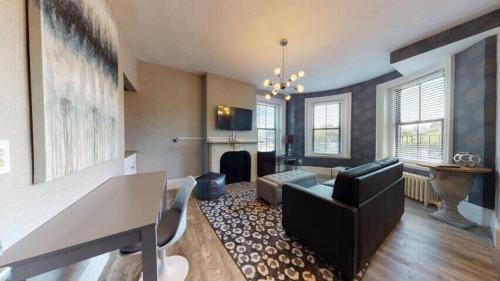 Bay Village Apartment | 1-31 Excellent Location, Walk Everywhere Sleeps 3
