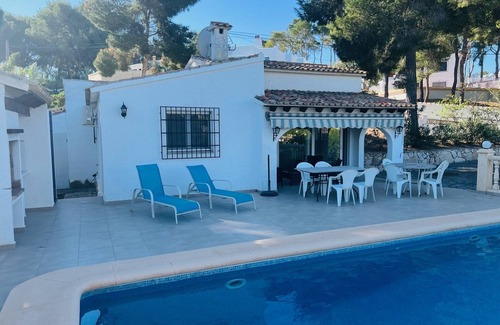 Pinar del Advocat Ski Chalet | 1.5km from L'Ampolla Beach and town | Comfortable | 3 double bedrooms |