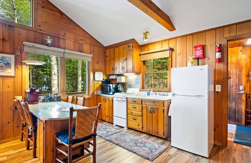 Sturgeon Bay Cottage | 1+ Acre/200 Feet of Lk Michigan Shoreline! -August 16-30 Still Avail!