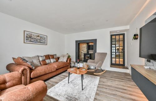 West Looe House | 1 Bake Cottage Serenity - Premium Coastal Retreat in Looe, Cornwall