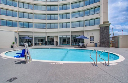 Greenway Plaza-Upper Kirby Apartment | 1 Bd Studio Apt|Pool|Gym|Game Room|City Views