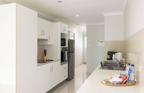 Rocklea Apartment | 1 Bdr Apt! Garage! Espresso! GST Credits! 273B1