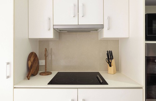 Rocklea Apartment | 1 Bdr Apt! Next to Park! Clean and Peaceful! 273B1