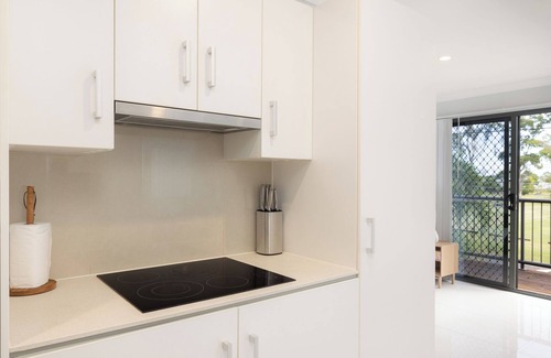 Rocklea Apartment | 1 Bdr Apt! Next to Park! Clean and Peaceful! 373B1