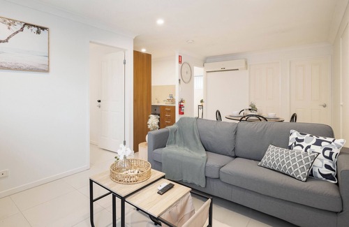 Rocklea Apartment | 1 Bdr Apt! Spotless! Garage Parking! 216D1