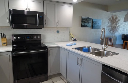 New Smyrna Beach Condo | 1 Bdrm.2025 Year round time slots .Great View & Reviews.on the no drive sand