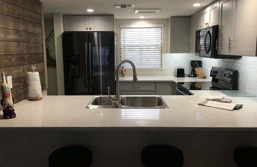 New Smyrna Beach Condo | 1 Bdrm.2025 Year round time slots .Great View & Reviews.on the no drive sand