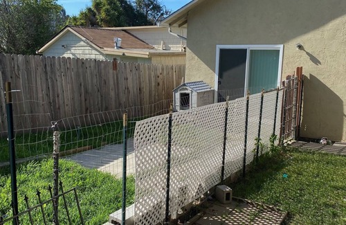 Vallejo Apartment | 1 Bed 1 Bath in side by side Duplex