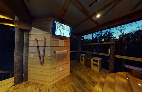 Jackson House | 1 bed 1 bath Treehouse called the Firetower