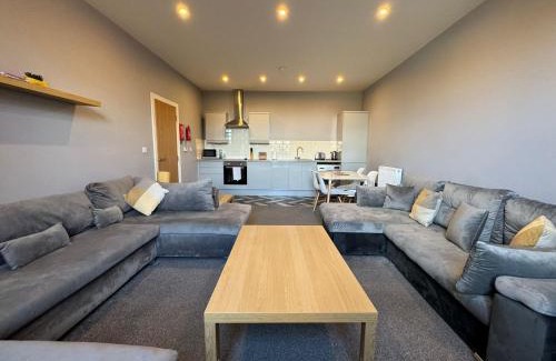 Chapeltown Apartment | 1 bed Apt close to Leeds Arena Sleeps up to 4 people F1