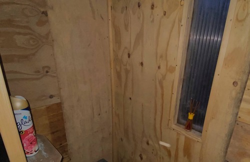 Horns Cross Cabin | 1 Bed Cabin - Sleeps 2 - HotTub - Parking - Garden