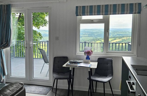 Saint Ann's Chapel Cabin | 1 Bed Cabin-Sleeps 2, Hot Tub, Garden, Views, Pets