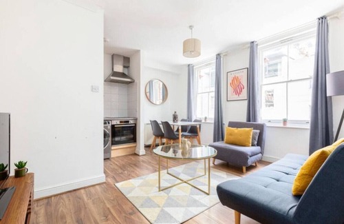 Spitalfields Apartment | 1 Bed Flat on Vibrant Brick Lane