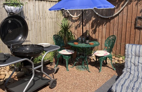 Ottery St Mary Cottage | 1 Bed Flat - Sleeps 4 - Garden - Parking - Wifi