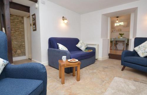 West Compton House | 1 Bed in Uploders DC085