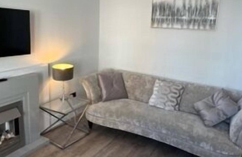 Troon Apartment | 1 bed refurbished ground floor flat in town centre location in Troon, close to popular pubs, rest...