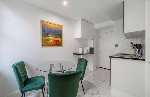 Bishopsgate Apartment | 1 Bed Studio Apartment opposite Liverpool Street statio