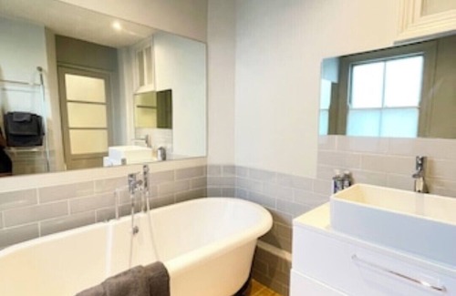 Chiswick Apartment | 1 bed Tranquil oasis in Chiswick Homefields