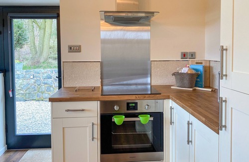 Stoke-on-Trent Cottage | 1 bedroom accommodation in Stockton Brook, near Leek