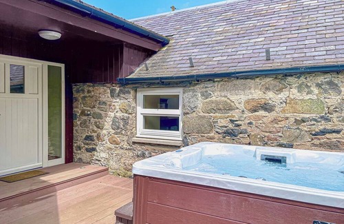 Clova Ski Chalet | 1 bedroom accommodation in Nr Kirriemuir