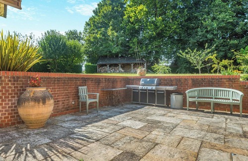 Stockbridge Cottage | 1 bedroom accommodation in Over Wallop, near Stockbridge