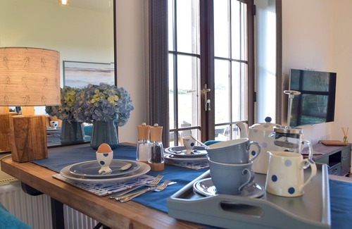 Burry Port Cottage | 1 bedroom accommodation in Burry Port, near Llanelli