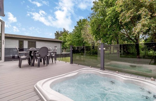 Earls Colne Ski Chalet | 1 bedroom accommodation in Earls Colne, Colchester